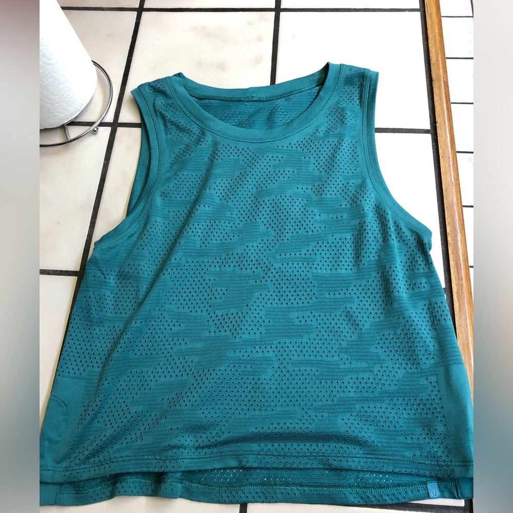Lululemon Train To Be women tank top size 8